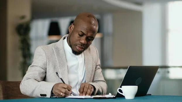 Presse B2B et médias entrepreneuriaux : l'accélérateur de croissance sous-estimé